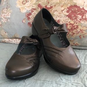 Dansko Ainsley Metallic Leather, Bronze, EUC, SZ38